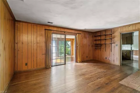 Living - 5 Hampton Key Rd, Williamsburg, VA 23185 photo 4 of 6