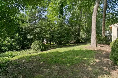 Exterior - 5 Hampton Key Rd, Williamsburg, VA 23185 photo 4 of 6