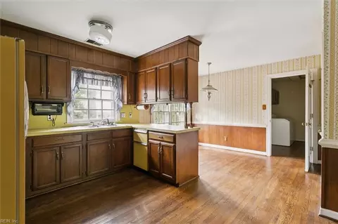 Kitchen - 5 Hampton Key Rd, Williamsburg, VA 23185 photo 4 of 5