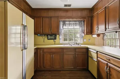 Kitchen - 5 Hampton Key Rd, Williamsburg, VA 23185 photo 3 of 5