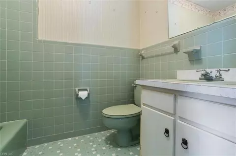 Bath - 5 Hampton Key Rd, Williamsburg, VA 23185 photo 3 of 3