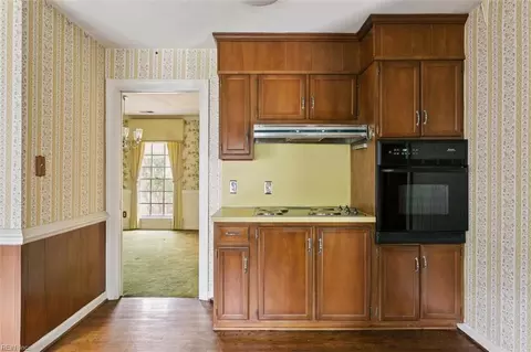 Kitchen - 5 Hampton Key Rd, Williamsburg, VA 23185 photo 2 of 5