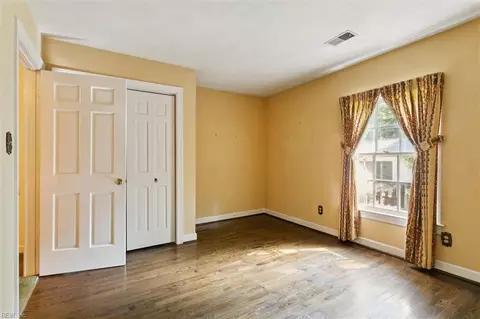 Bedroom - 5 Hampton Key Rd, Williamsburg, VA 23185 photo 4 of 7