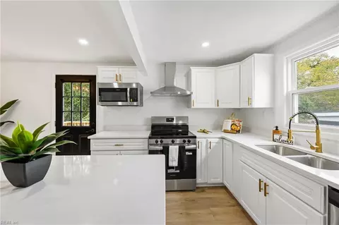 210 Astrid St, Smithfield, VA 23430