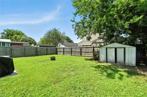 Exterior - 1072 Kane St, Norfolk, VA 23513 photo 7 of 8