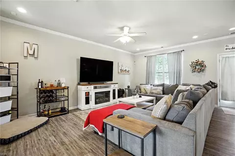 Living - 1072 Kane St, Norfolk, VA 23513 photo 1 of 1