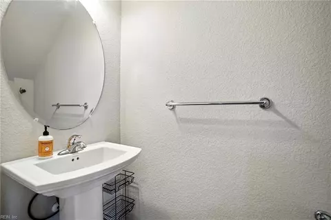 Bath - 1072 Kane St, Norfolk, VA 23513 photo 1 of 3
