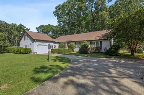 2 Pin Oak Rd, Newport News, VA 23601