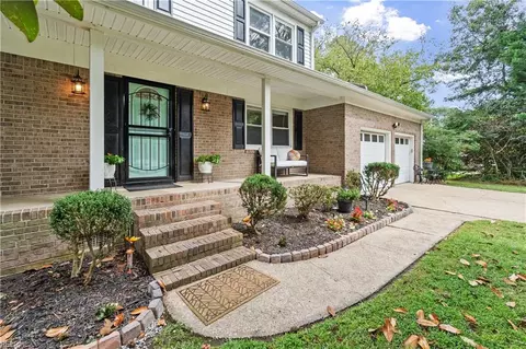648 Kings Grant Rd, Virginia Beach, VA 23452