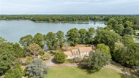 7261 Hallidon Dr, Franktown, VA 23354