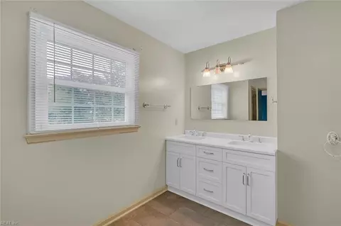 Bath - 28 Sarfan Dr, Hampton, VA 23664 photo 4 of 4