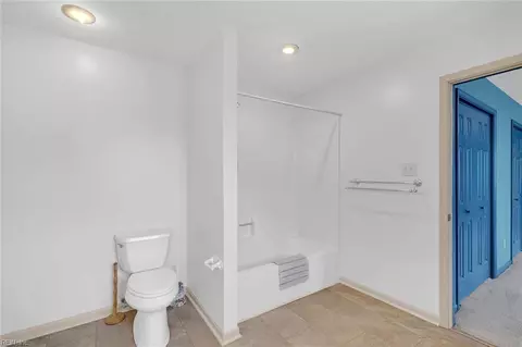Bath - 28 Sarfan Dr, Hampton, VA 23664 photo 3 of 4