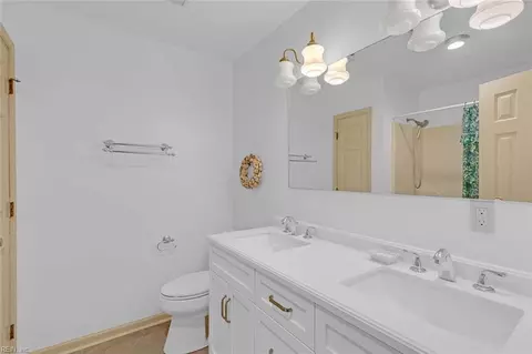 Bath - 28 Sarfan Dr, Hampton, VA 23664 photo 2 of 4