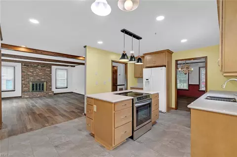 Kitchen - 28 Sarfan Dr, Hampton, VA 23664 photo 3 of 5