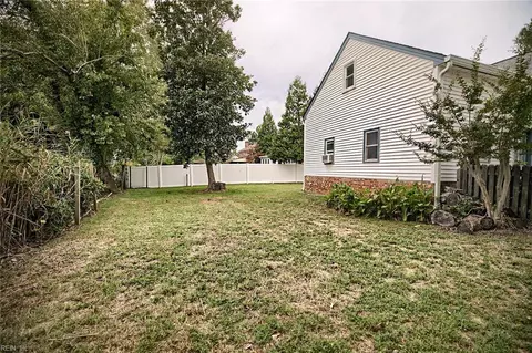 Exterior - 28 Sarfan Dr, Hampton, VA 23664 photo 4 of 6
