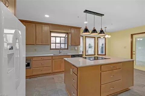 Kitchen - 28 Sarfan Dr, Hampton, VA 23664 photo 2 of 5