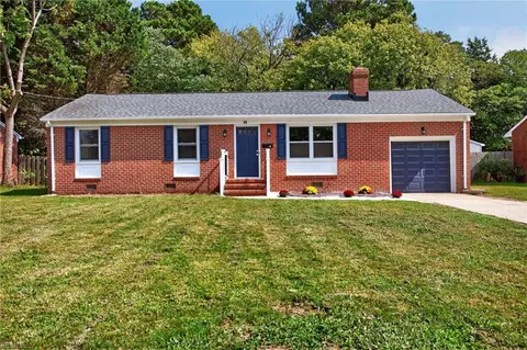 19 Evelyn Dr, Newport News, VA 23602