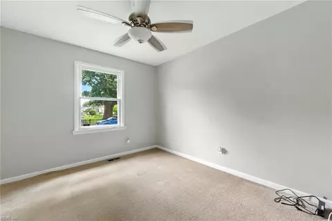 Bedroom - 400 Lee St, Hampton, VA 23669 photo 2 of 7