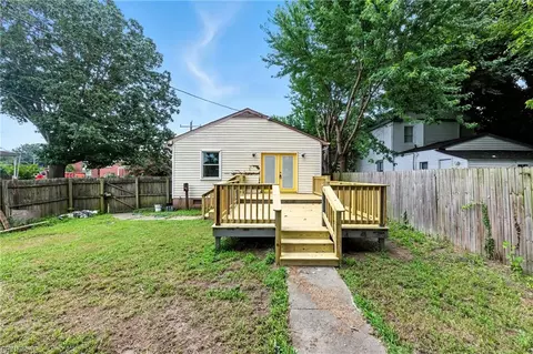 Exterior - 400 Lee St, Hampton, VA 23669 photo 6 of 7
