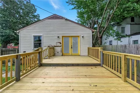 Exterior - 400 Lee St, Hampton, VA 23669 photo 5 of 7