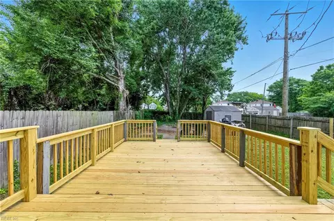Exterior - 400 Lee St, Hampton, VA 23669 photo 4 of 7