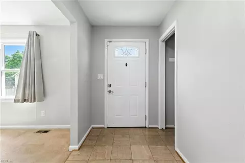 Entry Way - 400 Lee St, Hampton, VA 23669 photo 1 of 1
