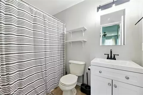 Bath - 400 Lee St, Hampton, VA 23669 photo 2 of 2