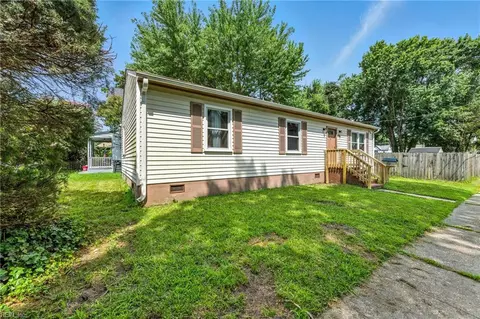 Exterior - 400 Lee St, Hampton, VA 23669 photo 3 of 7