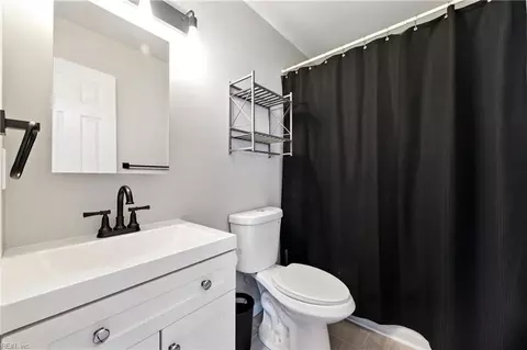 Bath - 400 Lee St, Hampton, VA 23669 photo 1 of 2