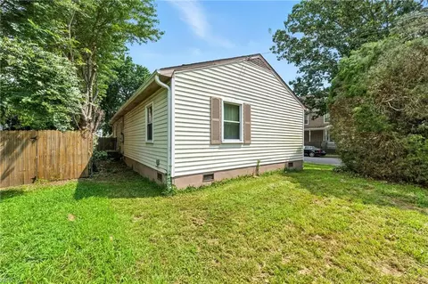 Exterior - 400 Lee St, Hampton, VA 23669 photo 2 of 7