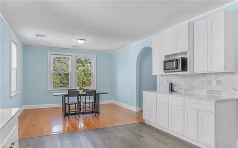 Entry Way - 7423 Hampton Blvd, Norfolk, VA 23505 photo 6 of 8