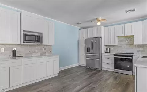 Kitchen - 7423 Hampton Blvd, Norfolk, VA 23505 photo 2 of 3