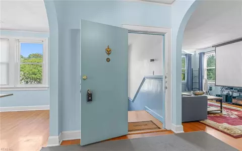 Entry Way - 7423 Hampton Blvd, Norfolk, VA 23505 photo 4 of 8