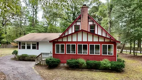 12287 Pine Trl, Gloucester, VA 23061