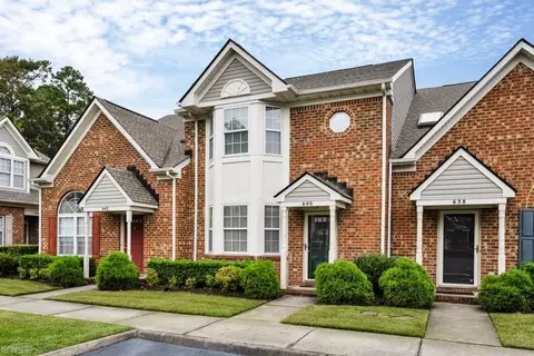 640 W Lake Cir, Chesapeake, VA 23320