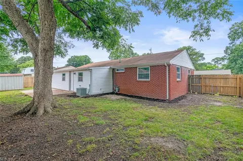 Exterior - 1404 Brackin Ct, Hampton, VA 23663 photo 3 of 4