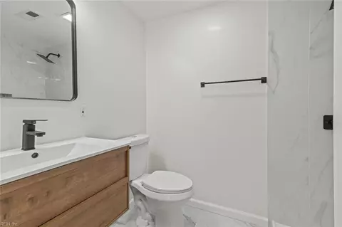 Bath - 1404 Brackin Ct, Hampton, VA 23663 photo 3 of 3