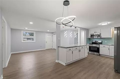 Living - 1404 Brackin Ct, Hampton, VA 23663 photo 2 of 2