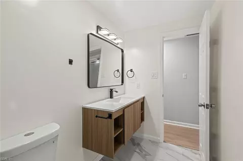 Bath - 1404 Brackin Ct, Hampton, VA 23663 photo 2 of 3