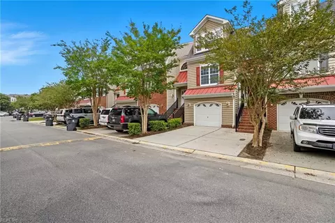 4549 Leamore Square Rd #219, Virginia Beach, VA 23462