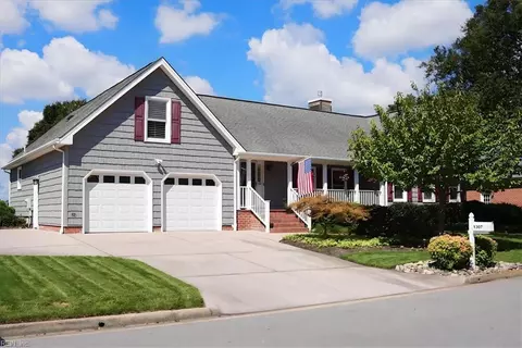 1307 Plantation Lakes Cir, Chesapeake, VA 23320