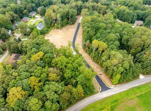 5341 Ridgewood Hills Dr, James City County, VA 23188