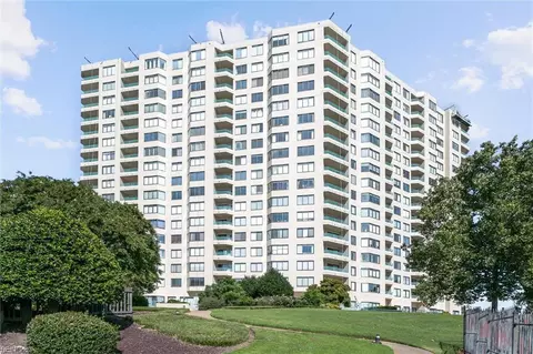 7501 River Rd #16D, Newport News, VA 23607