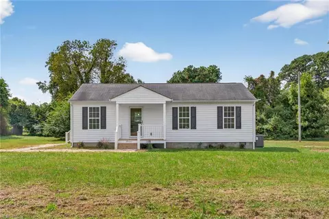 19441 York Rd, West Point, VA 23181
