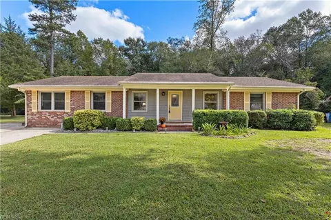 5105 Lake Shore Ct, Chesapeake, VA 23321