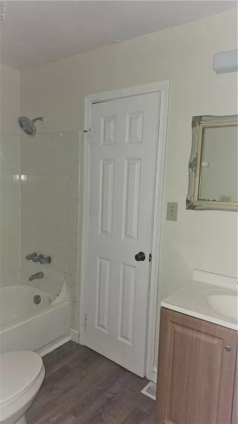 Bath - 1010 Scarborough Ct, Virginia Beach, VA 23453 photo 1 of 1