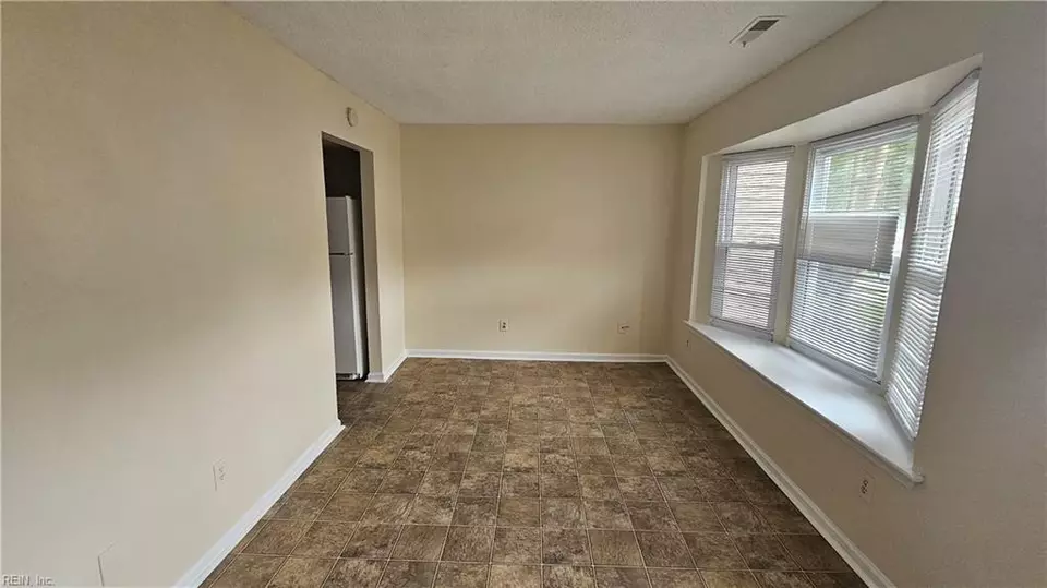 Living - 1010 Scarborough Ct, Virginia Beach, VA 23453 photo 1 of 3