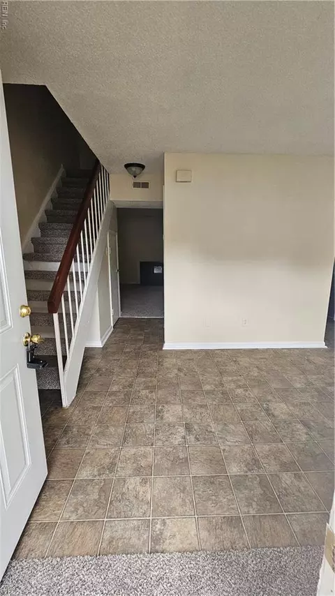 Entry Way - 1010 Scarborough Ct, Virginia Beach, VA 23453 photo 1 of 1