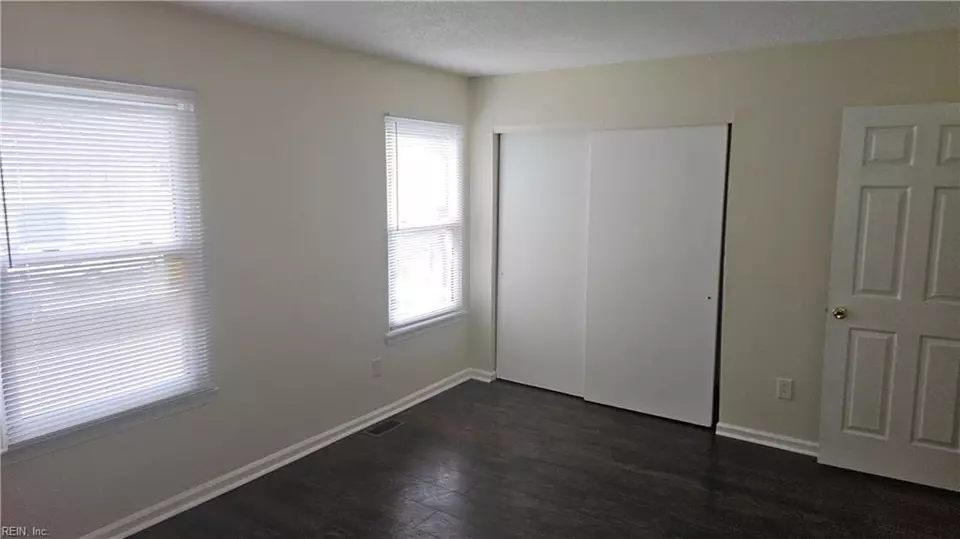 Bedroom - 1010 Scarborough Ct, Virginia Beach, VA 23453 photo 2 of 3