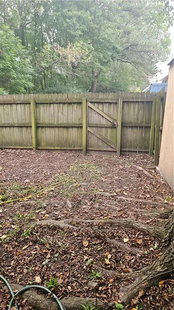 Exterior - 1010 Scarborough Ct, Virginia Beach, VA 23453 photo 1 of 2